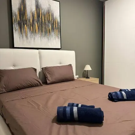 Amadeo Apartment